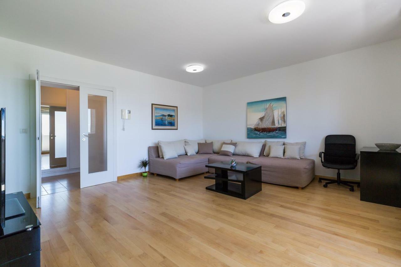 Apartment Pavic - Private Parking Задар Екстериор снимка