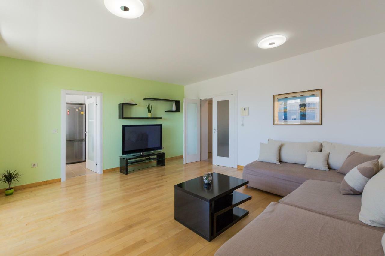 Apartment Pavic - Private Parking Задар Екстериор снимка